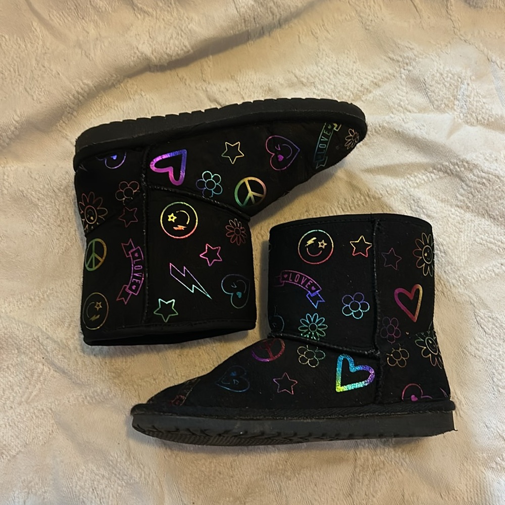 Girls Fun Shiny Emoji Black Doodle Chalet Boots Size 13 - Picture 9 of 12